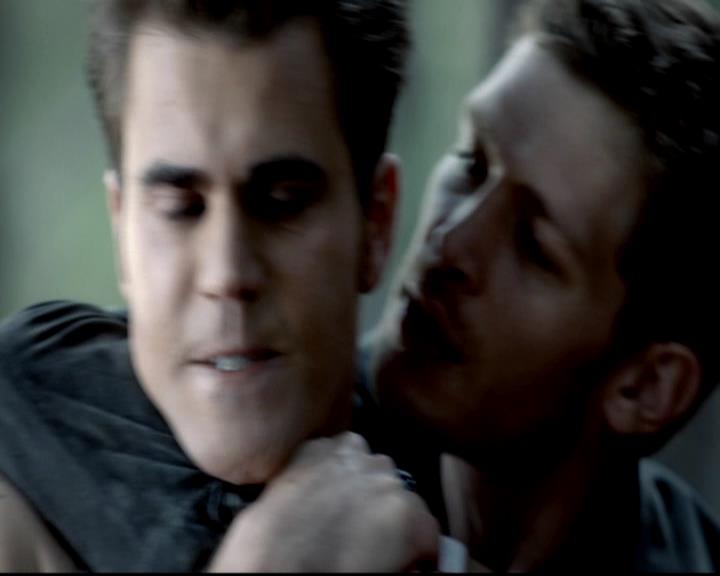 VampireDiariesWorld-dot-org_4x07MyBrothersKeeper0077.jpg