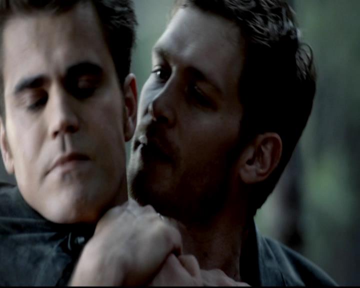 VampireDiariesWorld-dot-org_4x07MyBrothersKeeper0079.jpg