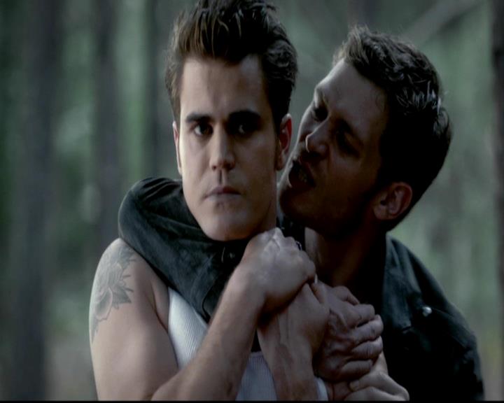 VampireDiariesWorld-dot-org_4x07MyBrothersKeeper0080.jpg