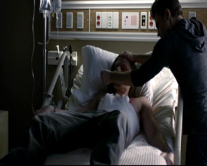 VampireDiariesWorld-dot-org_4x07MyBrothersKeeper0378.jpg