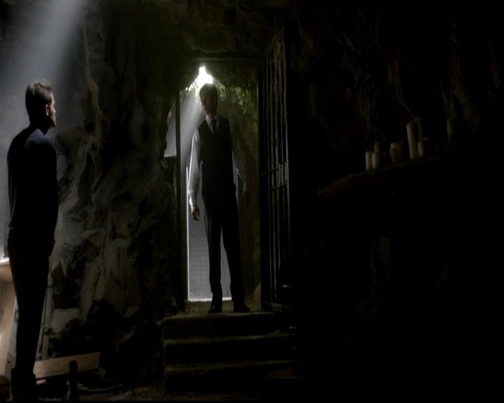 VampireDiariesWorld-dot-org_4x07MyBrothersKeeper0856.jpg