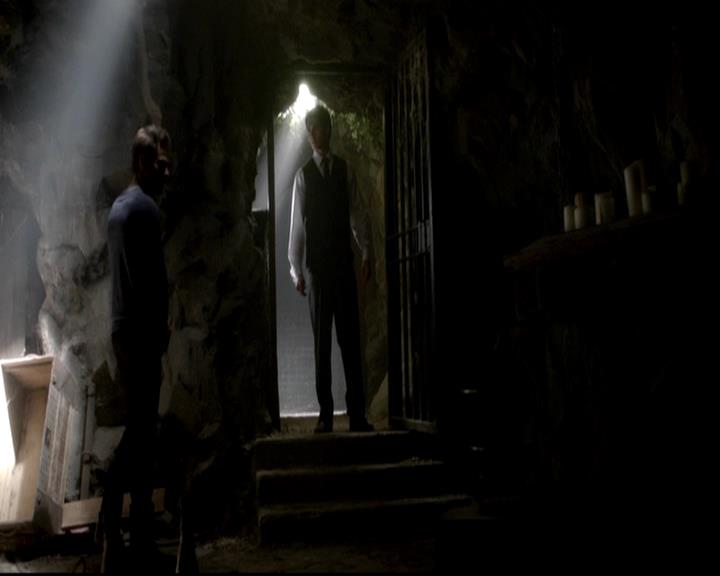 VampireDiariesWorld-dot-org_4x07MyBrothersKeeper0858.jpg