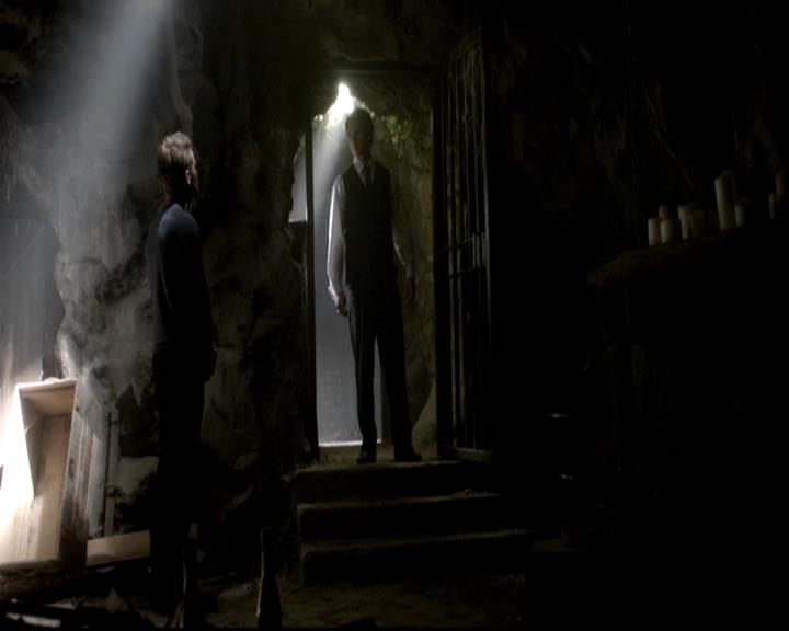 VampireDiariesWorld-dot-org_4x07MyBrothersKeeper0860.jpg