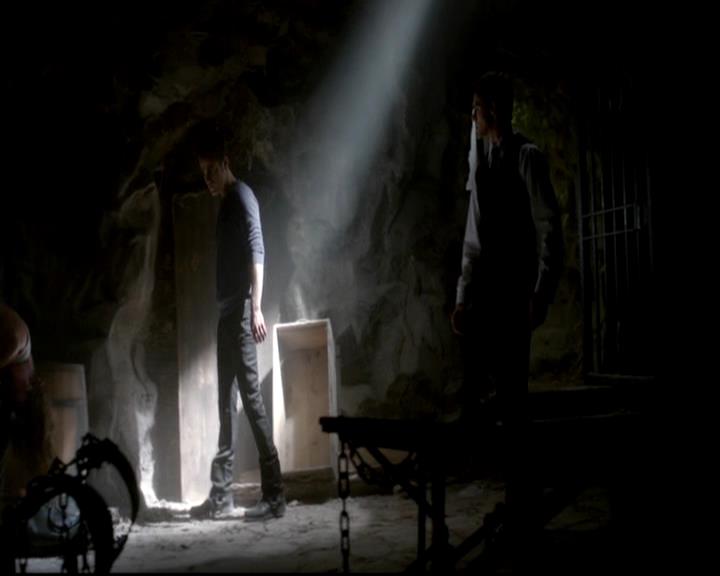 VampireDiariesWorld-dot-org_4x07MyBrothersKeeper0869.jpg