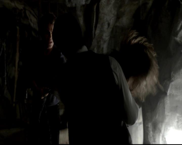 VampireDiariesWorld-dot-org_4x07MyBrothersKeeper0914.jpg