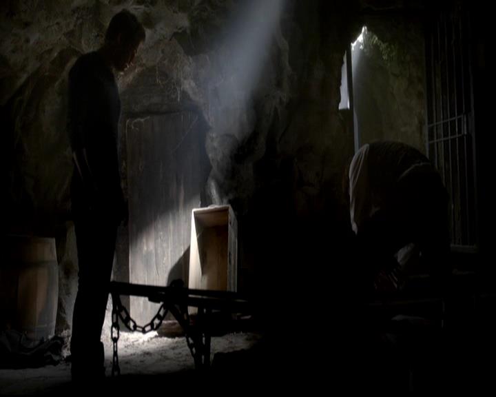 VampireDiariesWorld-dot-org_4x07MyBrothersKeeper0925.jpg
