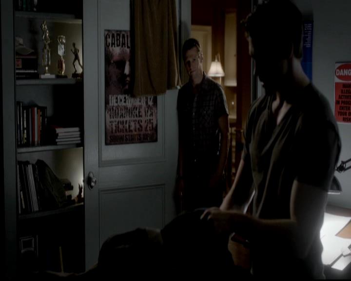 VampireDiariesWorld-dot-org_4x07MyBrothersKeeper1903.jpg