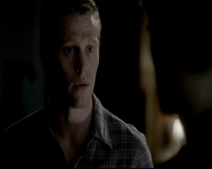 VampireDiariesWorld-dot-org_4x07MyBrothersKeeper1911.jpg