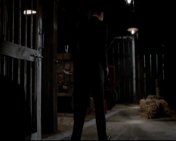VampireDiariesWorld-dot-org_4x07MyBrothersKeeper1979.jpg