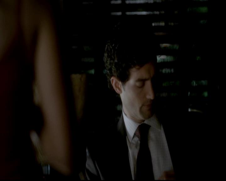 VampireDiariesWorld-dot-org_4x07MyBrothersKeeper1998.jpg