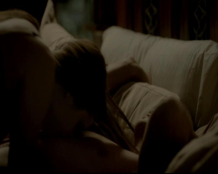 VampireDiariesWorld-dot-org_4x07MyBrothersKeeper2287.jpg