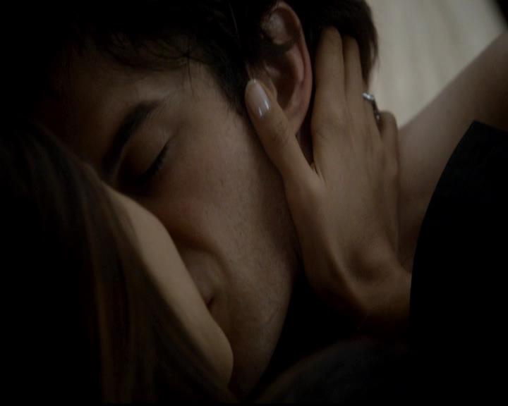 VampireDiariesWorld-dot-org_4x08WellAlwaysHaveBourbonStreet0021.jpg