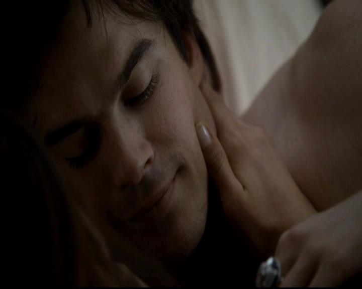 VampireDiariesWorld-dot-org_4x08WellAlwaysHaveBourbonStreet0026.jpg