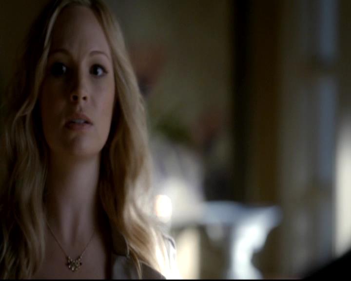 VampireDiariesWorld-dot-org_4x08WellAlwaysHaveBourbonStreet0075.jpg
