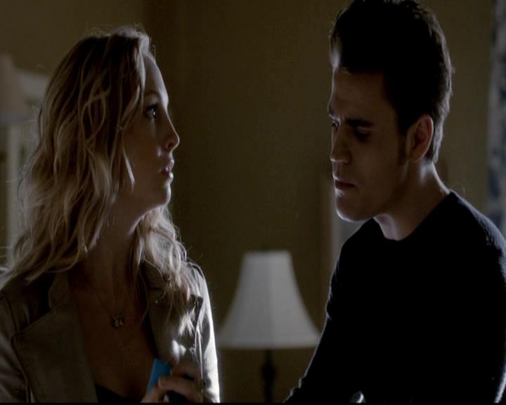 VampireDiariesWorld-dot-org_4x08WellAlwaysHaveBourbonStreet0088.jpg