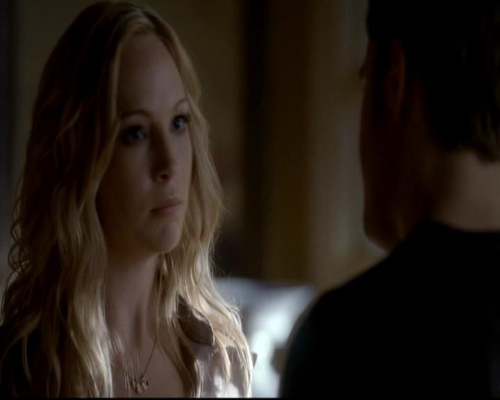 VampireDiariesWorld-dot-org_4x08WellAlwaysHaveBourbonStreet0092.jpg