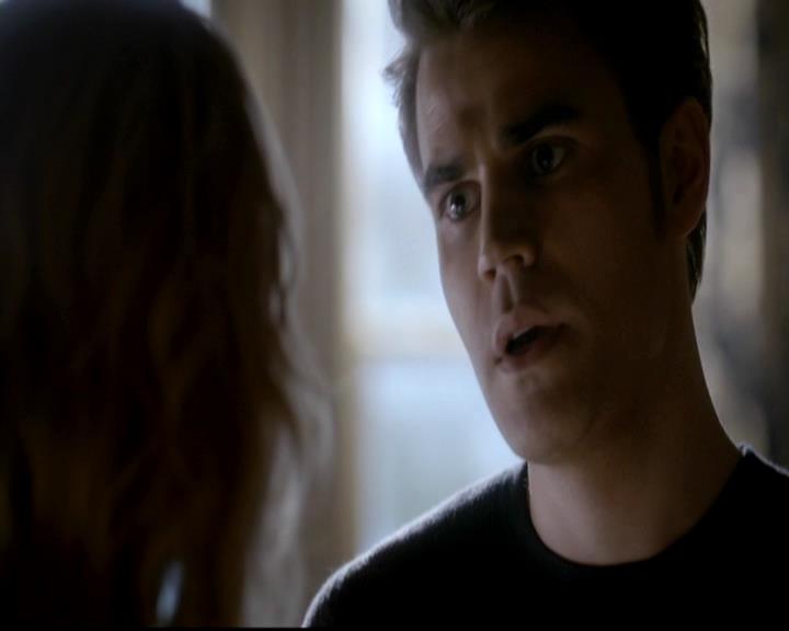 VampireDiariesWorld-dot-org_4x08WellAlwaysHaveBourbonStreet0099.jpg
