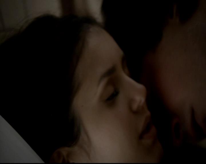 VampireDiariesWorld-dot-org_4x08WellAlwaysHaveBourbonStreet0102.jpg