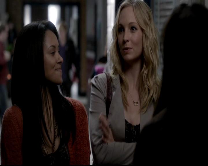 VampireDiariesWorld-dot-org_4x08WellAlwaysHaveBourbonStreet0337.jpg