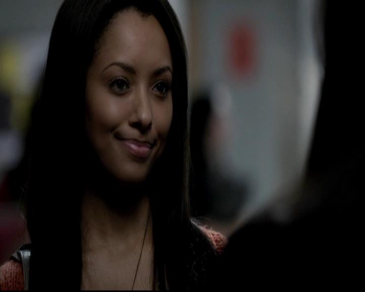 VampireDiariesWorld-dot-org_4x08WellAlwaysHaveBourbonStreet0345.jpg