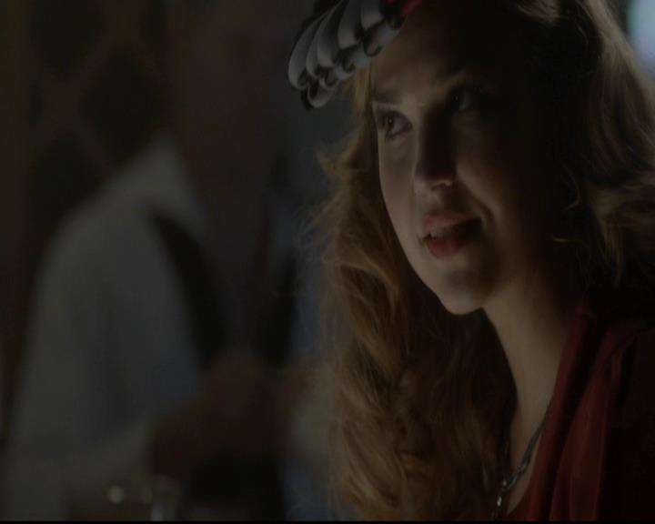 VampireDiariesWorld-dot-org_4x08WellAlwaysHaveBourbonStreet0889.jpg