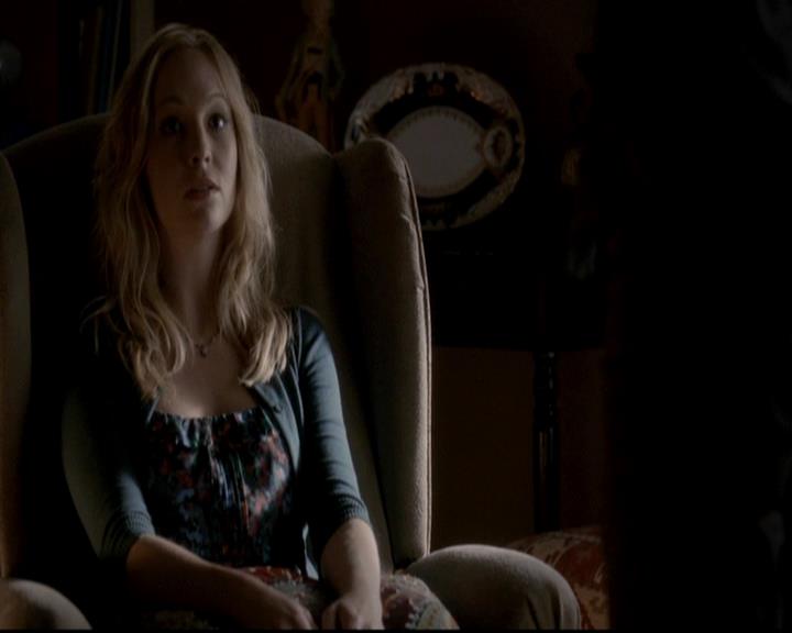 VampireDiariesWorld-dot-org_4x08WellAlwaysHaveBourbonStreet2129.jpg