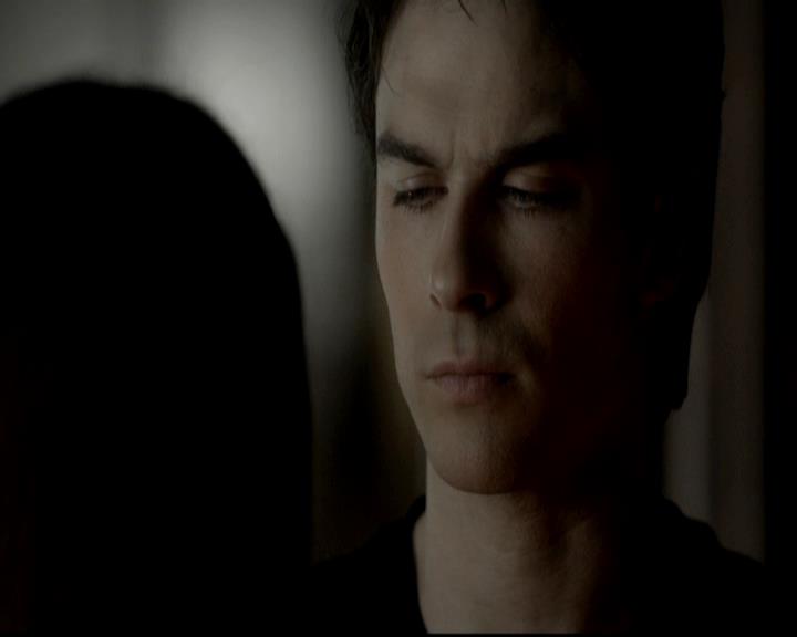 VampireDiariesWorld-dot-org_4x08WellAlwaysHaveBourbonStreet2268.jpg