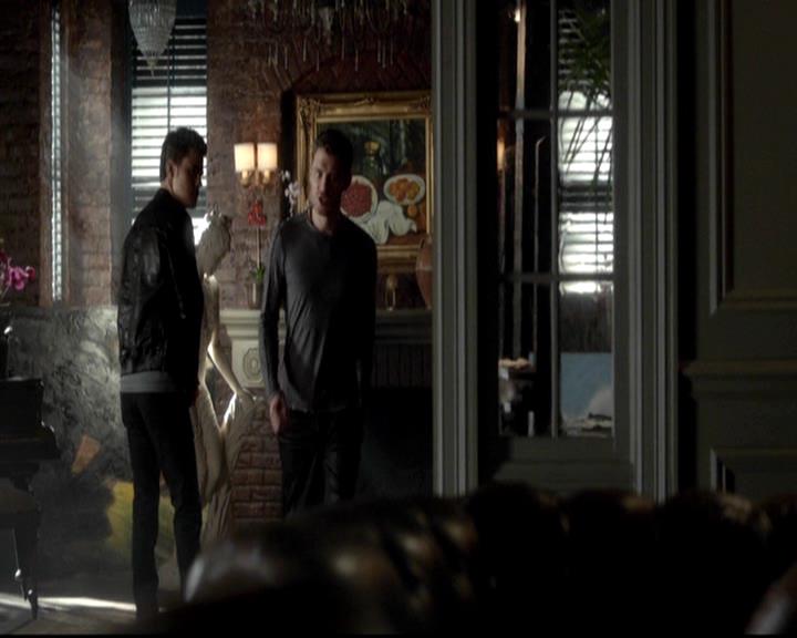 VampireDiariesWorld-dot-org_4x09OComeAllYeFaithful0194.jpg