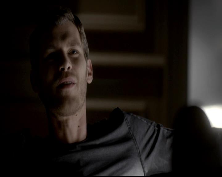 VampireDiariesWorld-dot-org_4x09OComeAllYeFaithful0216.jpg