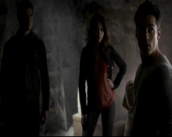 VampireDiariesWorld-dot-org_4x09OComeAllYeFaithful0241.jpg