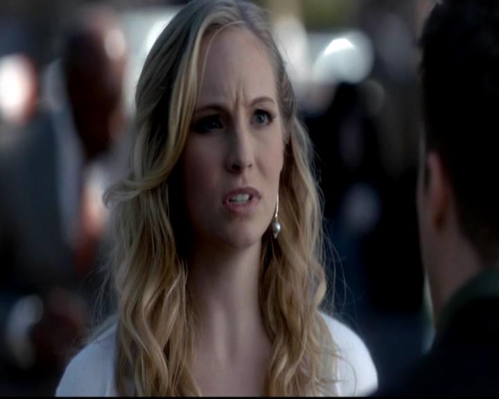 VampireDiariesWorld-dot-org_4x09OComeAllYeFaithful0279.jpg