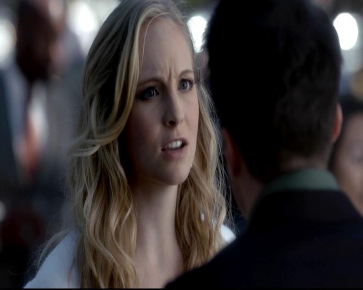 VampireDiariesWorld-dot-org_4x09OComeAllYeFaithful0293.jpg