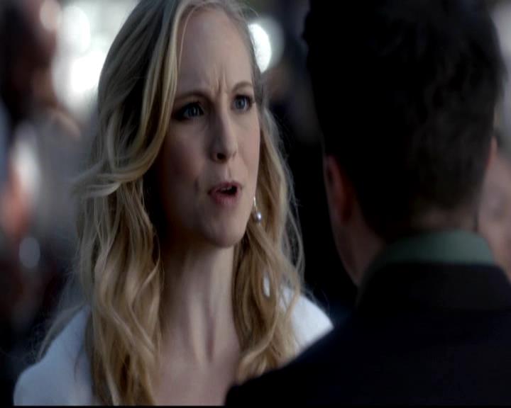 VampireDiariesWorld-dot-org_4x09OComeAllYeFaithful0295.jpg