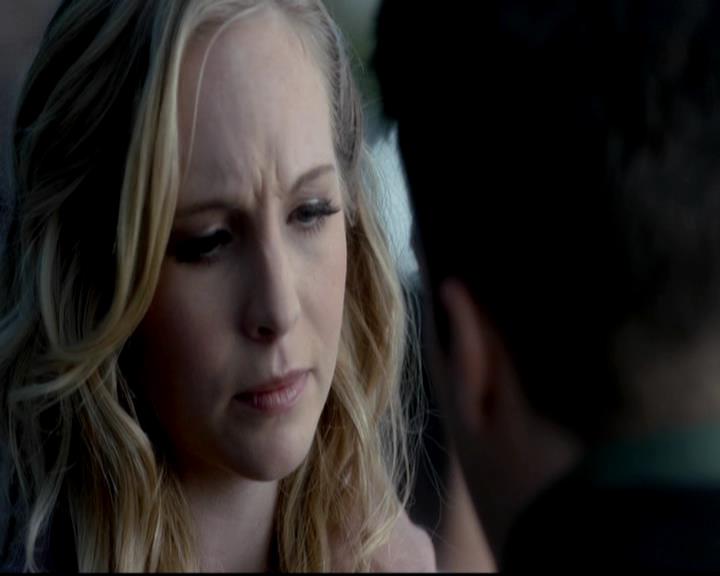 VampireDiariesWorld-dot-org_4x09OComeAllYeFaithful0300.jpg