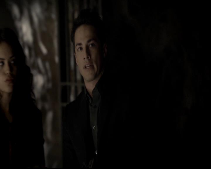 VampireDiariesWorld-dot-org_4x09OComeAllYeFaithful0885.jpg