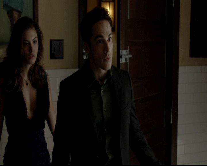 VampireDiariesWorld-dot-org_4x09OComeAllYeFaithful1256.jpg
