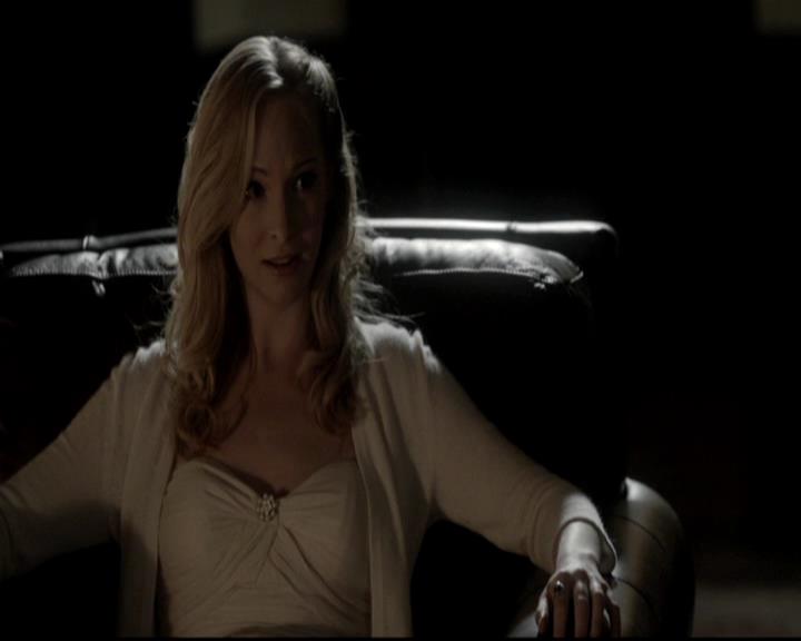 VampireDiariesWorld-dot-org_4x09OComeAllYeFaithful1972.jpg