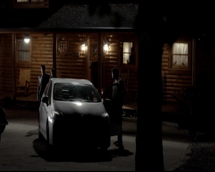 VampireDiariesWorld-dot-org_4x09OComeAllYeFaithful2095.jpg