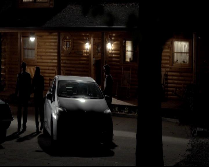 VampireDiariesWorld-dot-org_4x09OComeAllYeFaithful2097.jpg