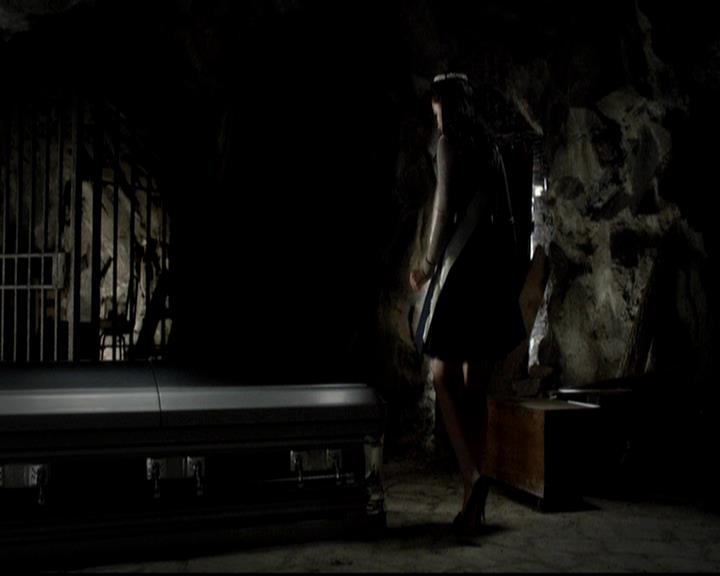 VampireDiariesWorld-dot-org_4x09OComeAllYeFaithful2196.jpg