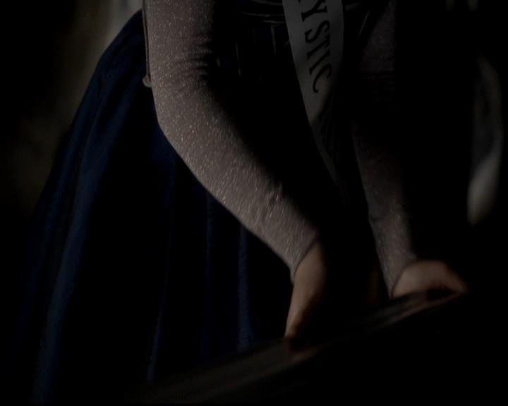 VampireDiariesWorld-dot-org_4x09OComeAllYeFaithful2204.jpg