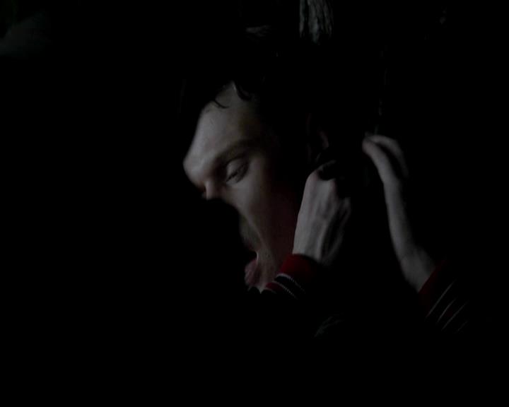 VampireDiariesWorld-dot-org_4x11CatchMeIfYouCan0102.jpg