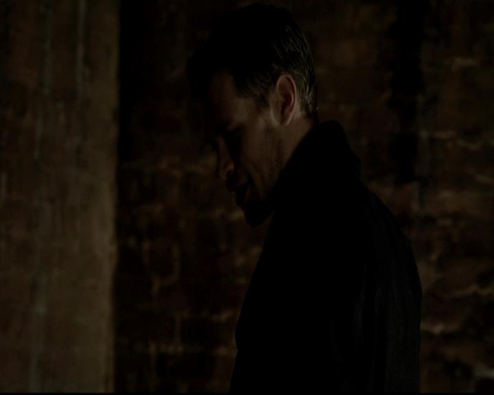 VampireDiariesWorld-dot-org_4x12AViewToAKill0720.jpg