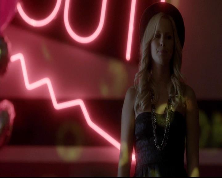 VampireDiariesWorld-dot-org_4x12AViewToAKill1211.jpg