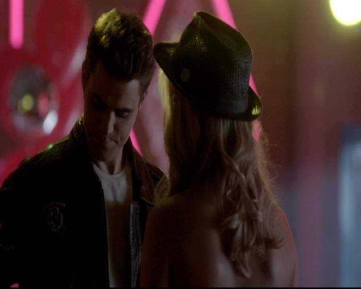 VampireDiariesWorld-dot-org_4x12AViewToAKill1257.jpg