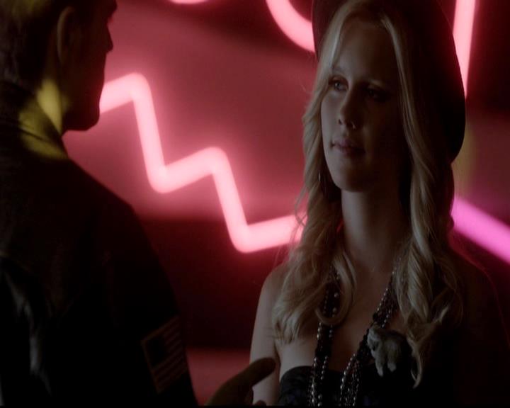 VampireDiariesWorld-dot-org_4x12AViewToAKill1282.jpg