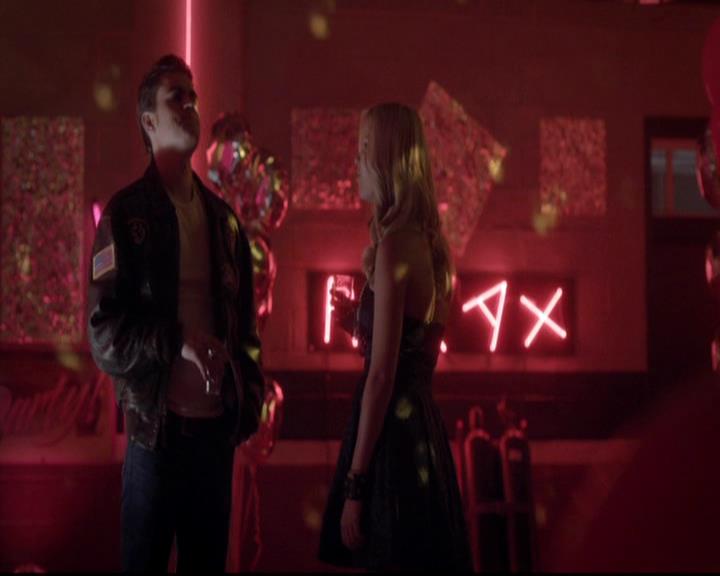 VampireDiariesWorld-dot-org_4x12AViewToAKill1628.jpg
