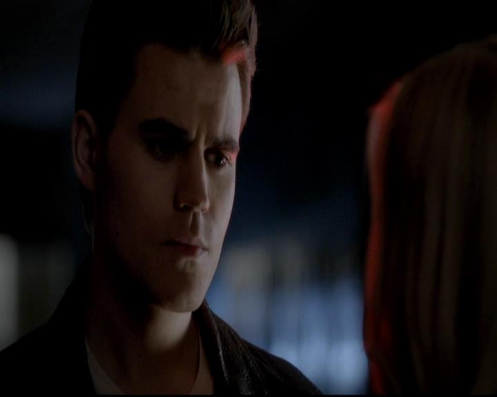 VampireDiariesWorld-dot-org_4x12AViewToAKill1820.jpg
