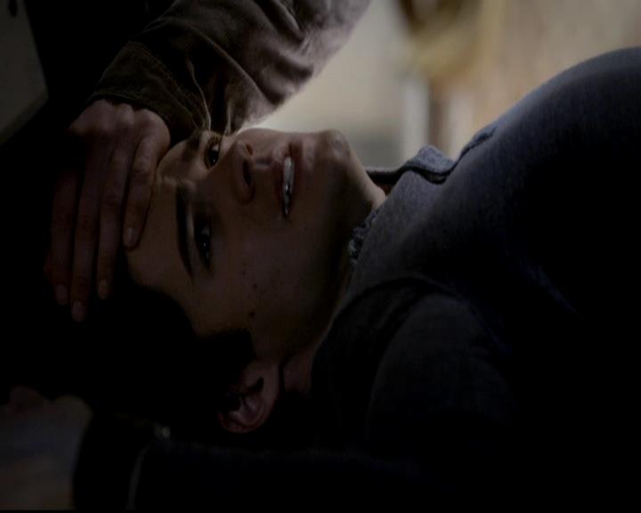 VampireDiariesWorld-dot-org_4x12AViewToAKill1906.jpg