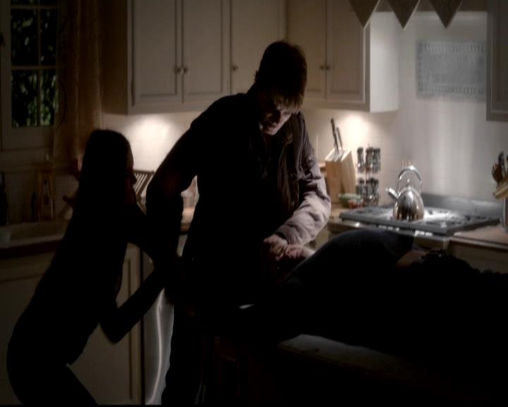 VampireDiariesWorld-dot-org_4x12AViewToAKill1908.jpg